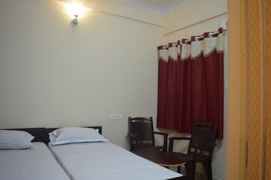 Sri Balaji Guest House Бангалор Екстериор снимка
