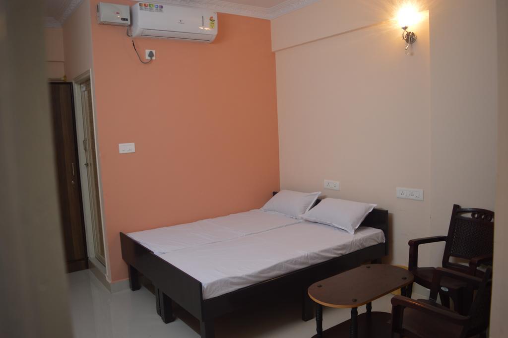 Sri Balaji Guest House Бангалор Екстериор снимка