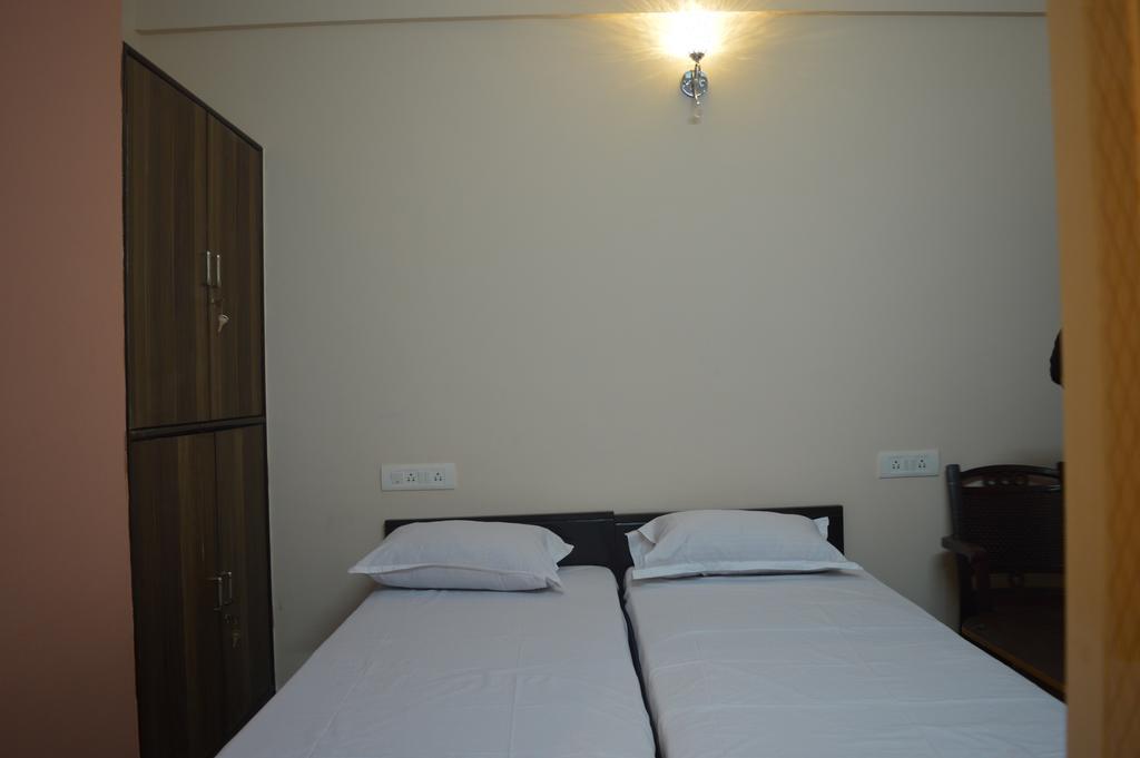 Sri Balaji Guest House Бангалор Екстериор снимка