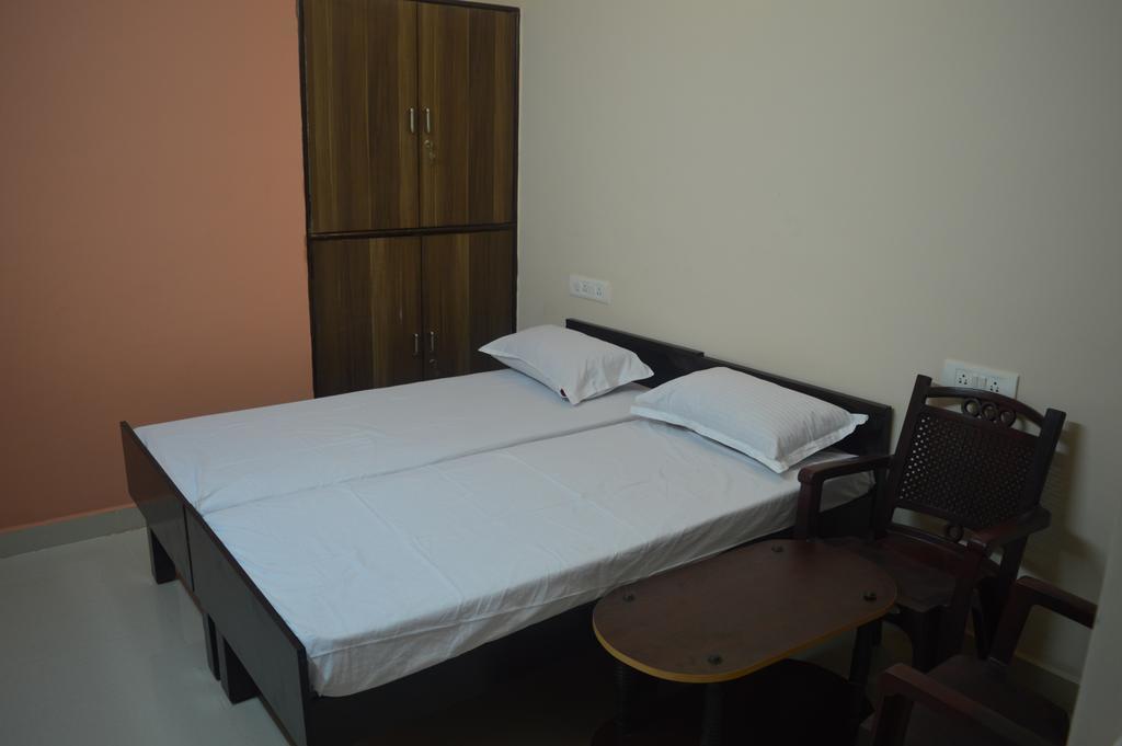 Sri Balaji Guest House Бангалор Екстериор снимка
